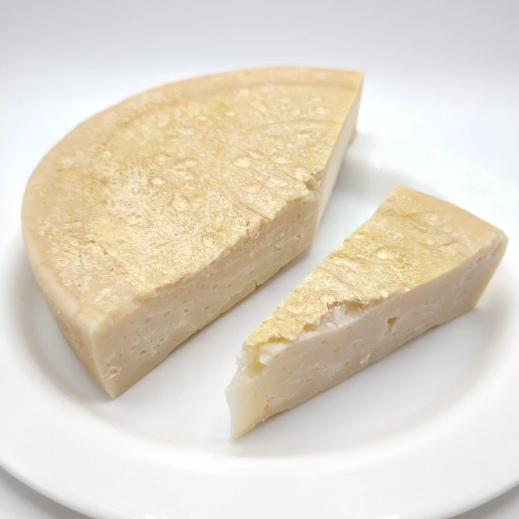 Tomme de chèvre nature - جبن الماعز الطبيعي - Image 1